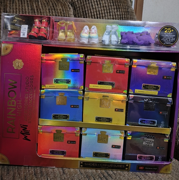Rainbow High Mini Accessories Studio 27 Boxes With Display Case Accessories - Picture 2 of 11